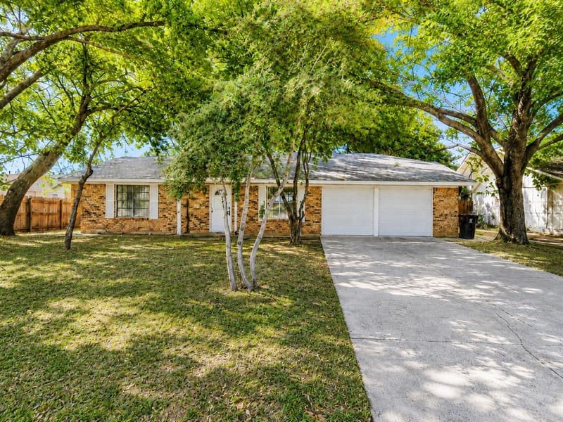 421 Apple Blossom Lane, Hurst TX 76053