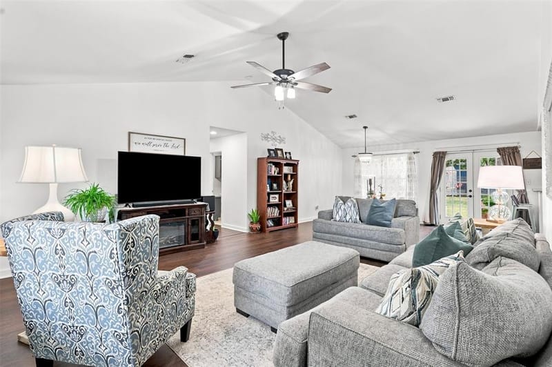 1115 E 6th Street, Springtown TX 76082 - Photo 7