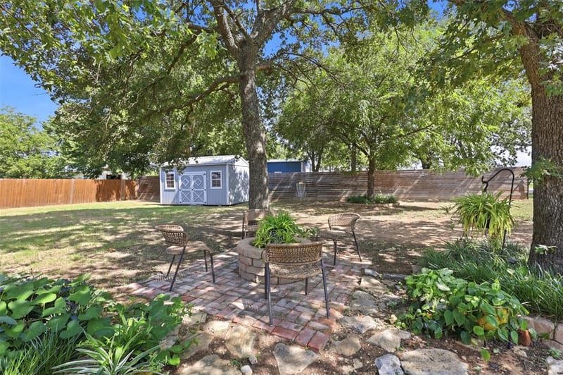 1115 E 6th Street, Springtown TX 76082 - Photo 32