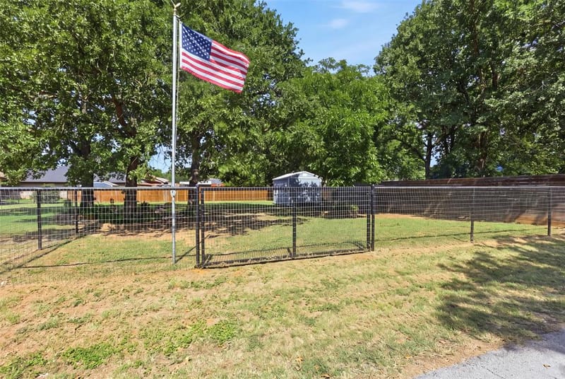 1115 E 6th Street, Springtown TX 76082 - Photo 34