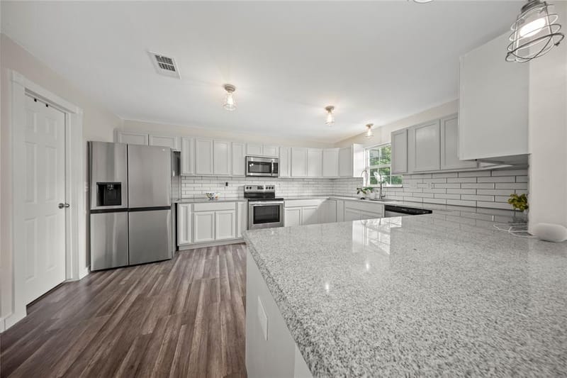 3535 Virginia Boulevard, Dallas TX 75211 - Photo 9