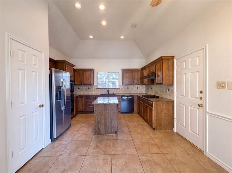 905 Ridgemont Drive, Allen TX 75002 - Photo 2