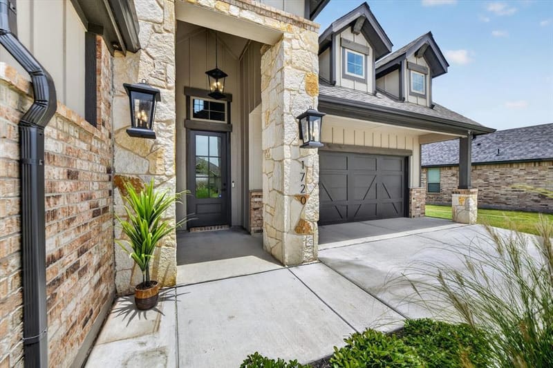 1720 River Bend Road, Burleson TX 76028 - Photo 2