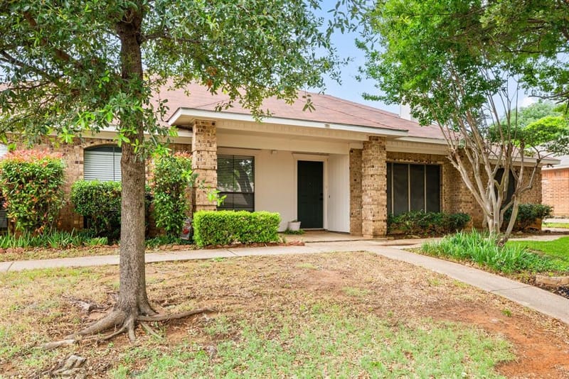 2911 Post Oak Drive, Euless TX 76039