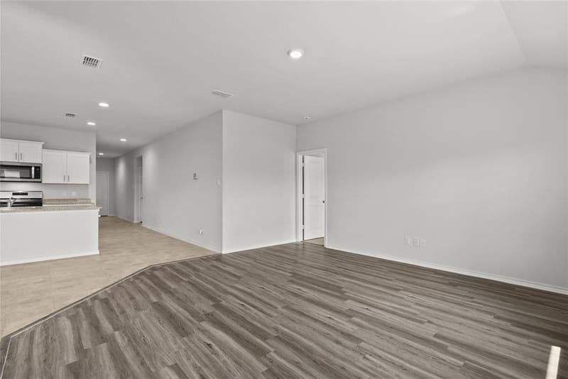 549 Bronze Circle E, Springtown TX 76082 - Photo 13