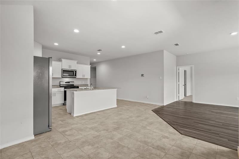 549 Bronze Circle E, Springtown TX 76082 - Photo 7