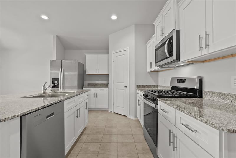 549 Bronze Circle E, Springtown TX 76082 - Photo 5