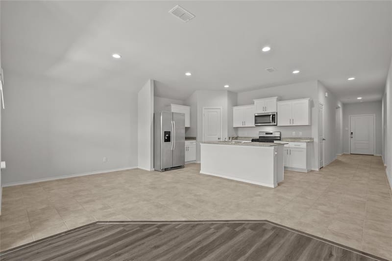 549 Bronze Circle E, Springtown TX 76082 - Photo 9