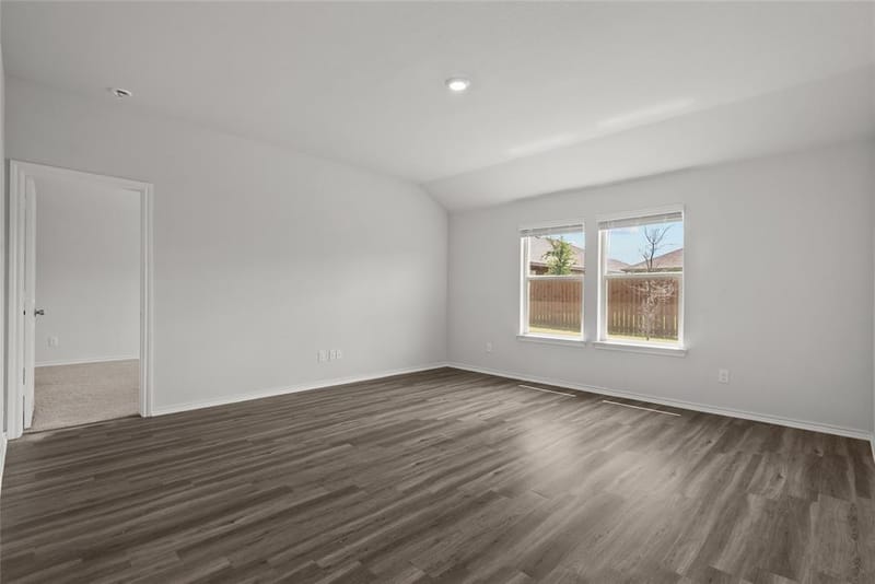 549 Bronze Circle E, Springtown TX 76082 - Photo 10