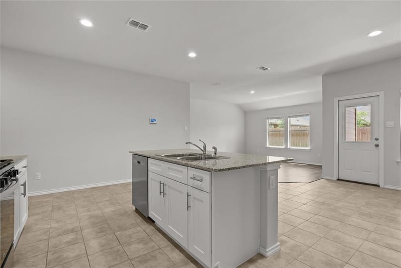 549 Bronze Circle E, Springtown TX 76082 - Photo 14