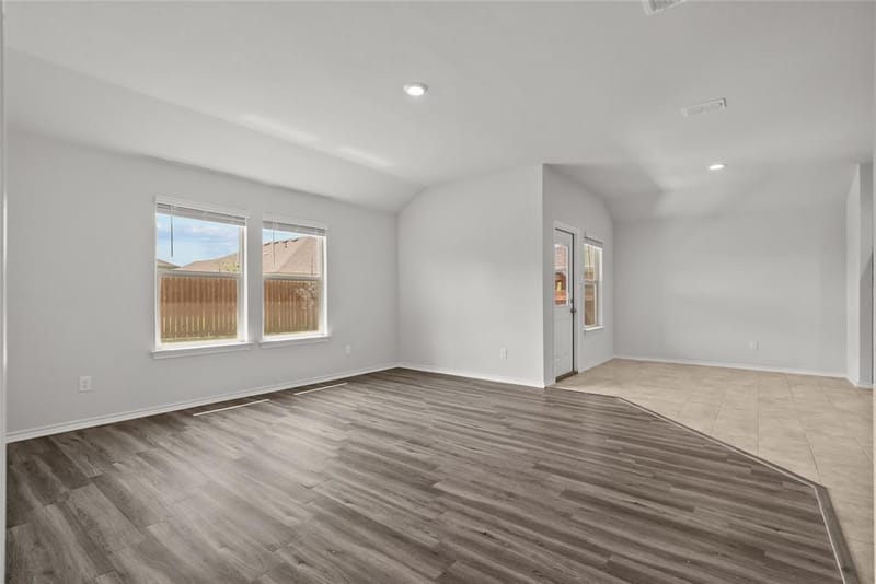 549 Bronze Circle E, Springtown TX 76082 - Photo 11