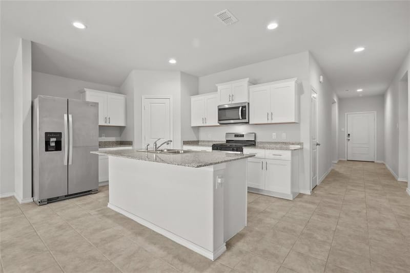 549 Bronze Circle E, Springtown TX 76082 - Photo 4