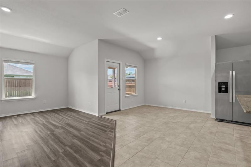 549 Bronze Circle E, Springtown TX 76082 - Photo 8