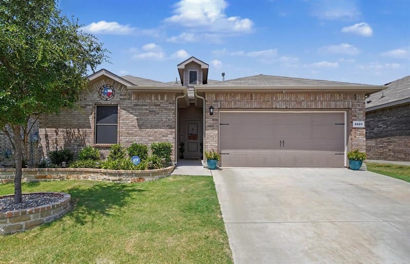 8621 Willowsun Way, Fort Worth TX 76131 - Photo 2