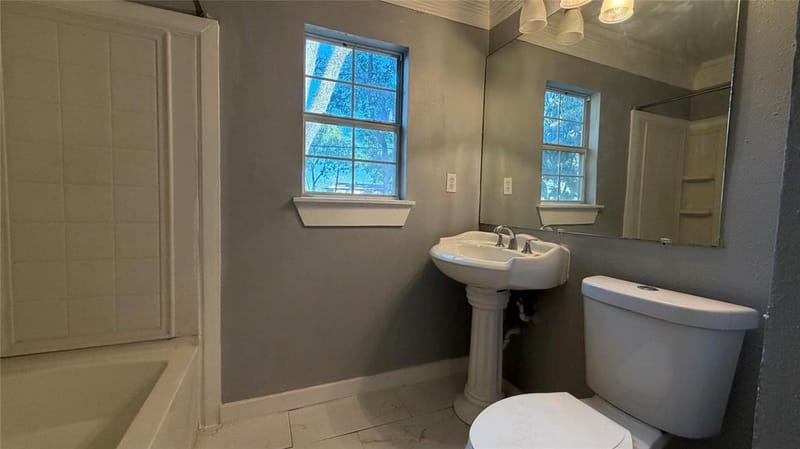 2522 N Hughes Avenue, Fort Worth TX 76103 - Photo 10
