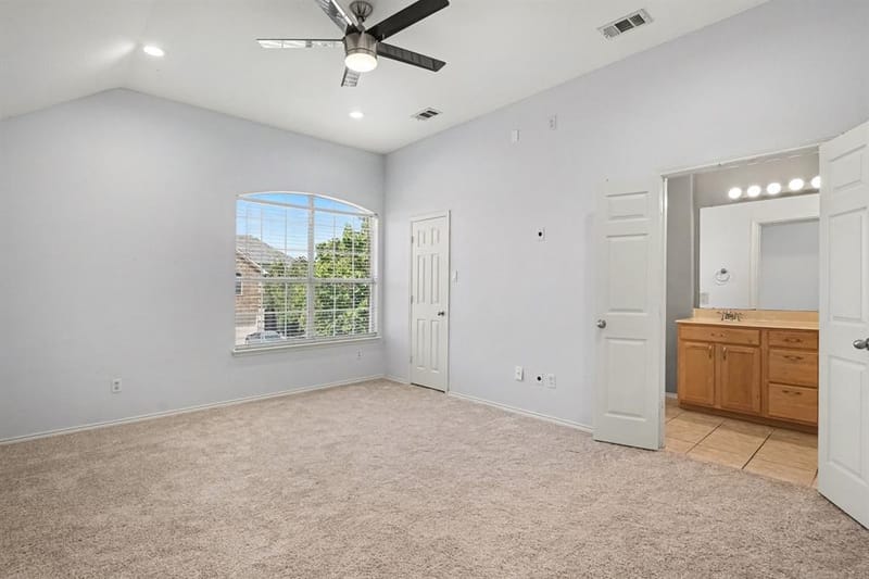 10800 Emerald Park Lane, Fort Worth TX 76052 - Photo 12