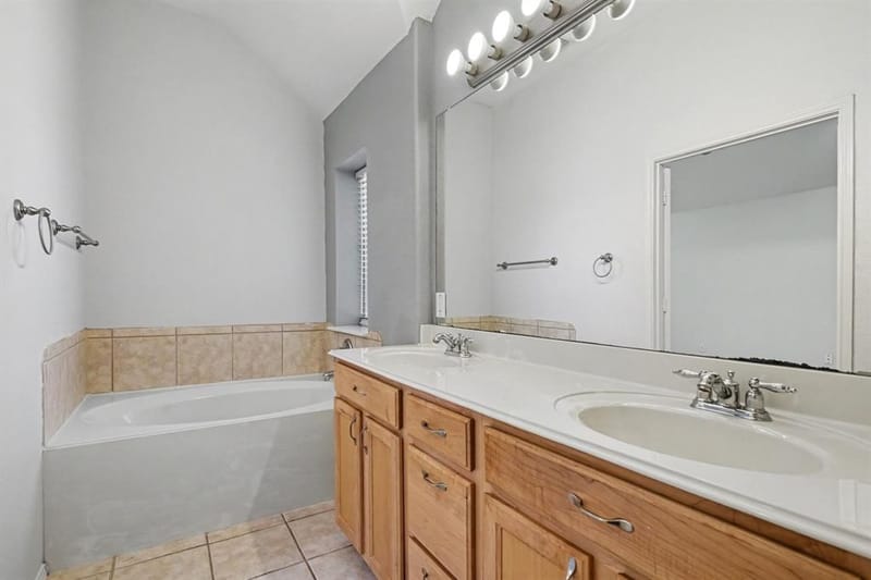 10800 Emerald Park Lane, Fort Worth TX 76052 - Photo 14