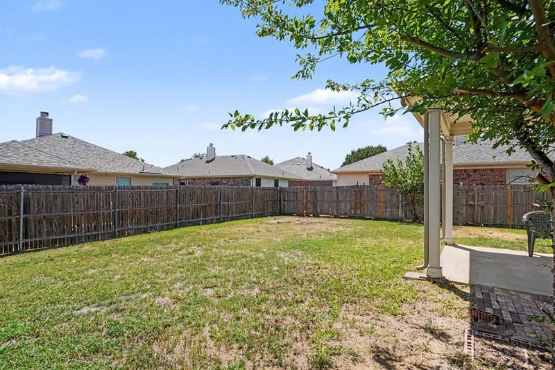 10800 Emerald Park Lane, Fort Worth TX 76052 - Photo 4