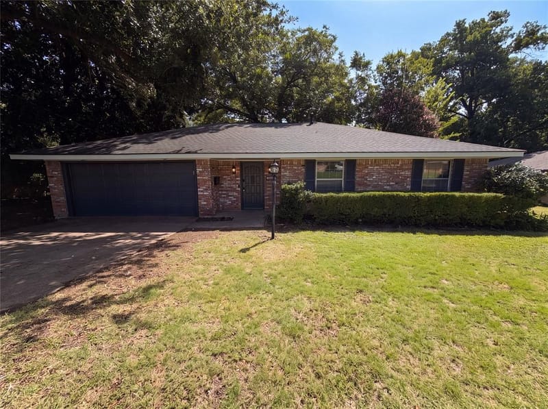 304 Brook Hollow Drive, DeSoto TX 75115