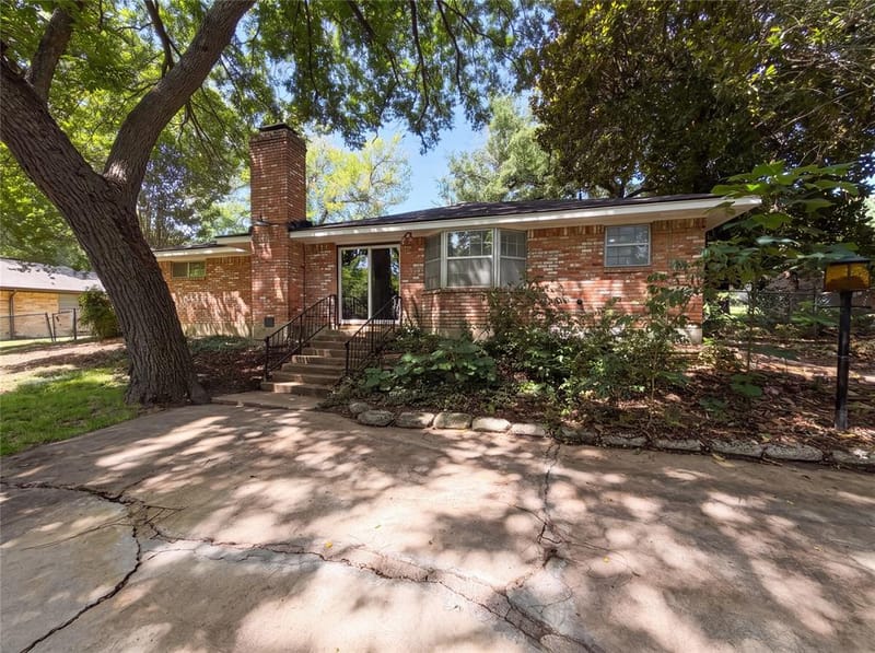 304 Brook Hollow Drive, DeSoto TX 75115 - Photo 21