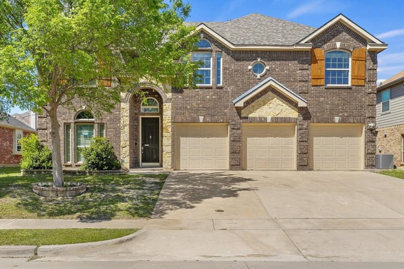 2824 Pino, Grand Prairie TX 75054 - Photo 2