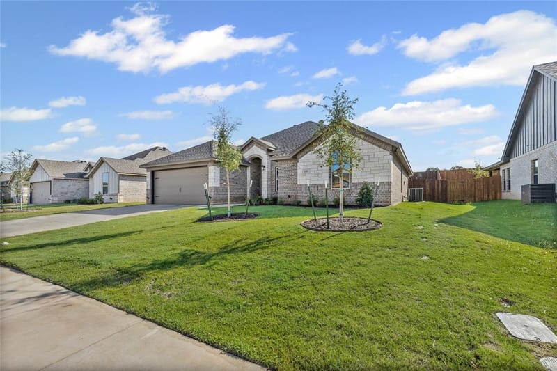 620 Jameson Street, Springtown TX 76082 - Photo 2