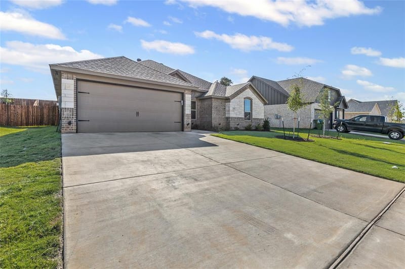 620 Jameson Street, Springtown TX 76082 - Photo 3