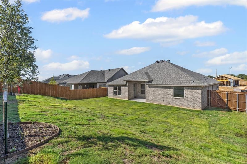 620 Jameson Street, Springtown TX 76082 - Photo 33