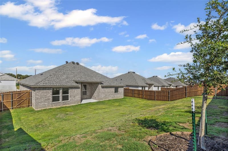 620 Jameson Street, Springtown TX 76082 - Photo 35