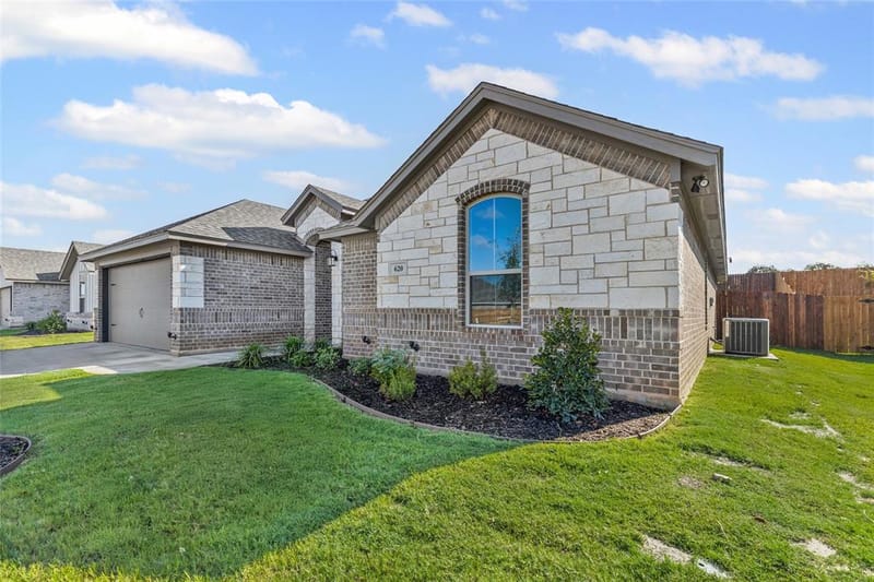 620 Jameson Street, Springtown TX 76082 - Photo 4