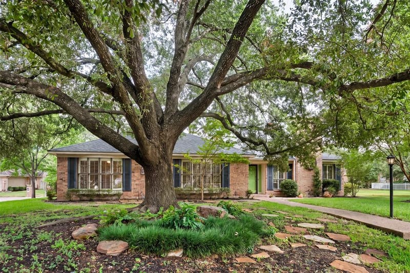 2825 Chimney Hill Drive, Waco TX 76708 - Photo 2