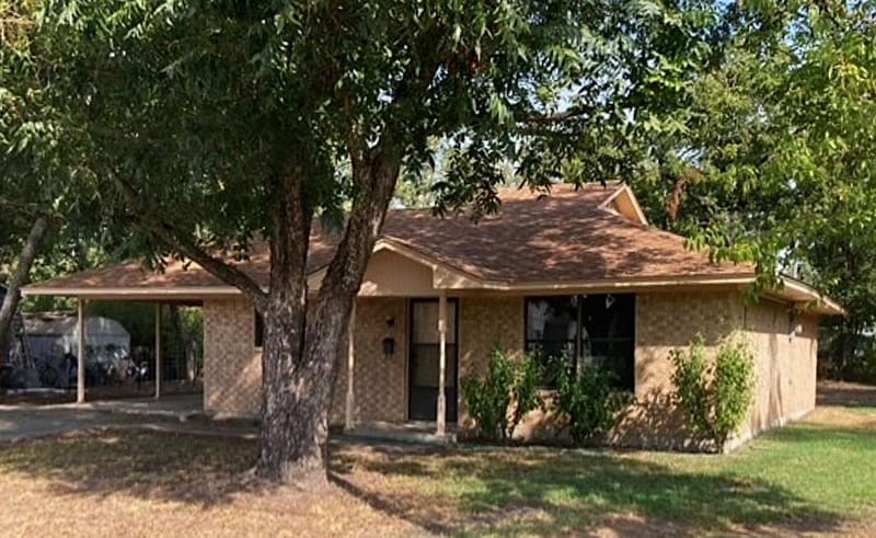 826 W 9th Street, Bonham TX 75418 - Photo 2