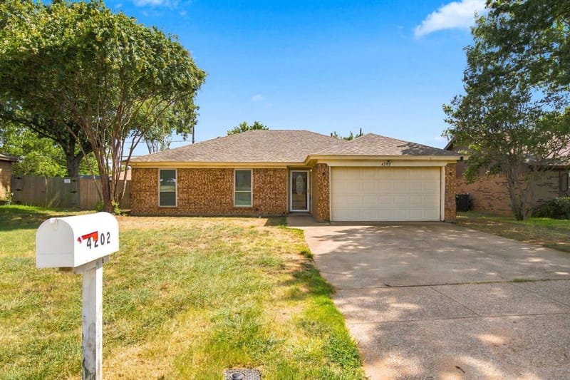 4202 Maple Springs Drive, Arlington TX 76001