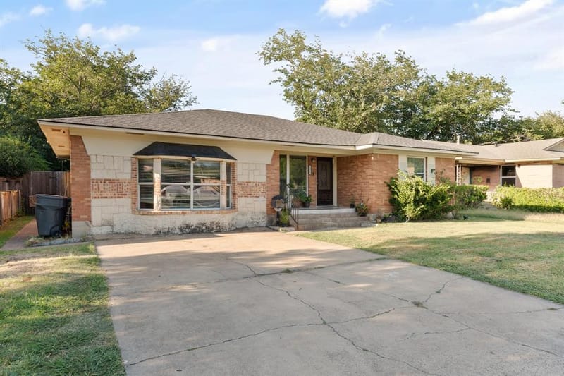 2439 Inadale Avenue, Dallas TX 75228 - Photo 2