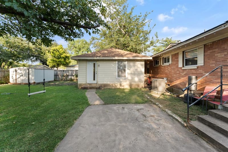 2439 Inadale Avenue, Dallas TX 75228 - Photo 31