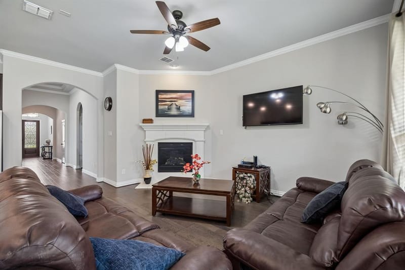 3935 Wind Cave Bend, Irving TX 75063 - Photo 6