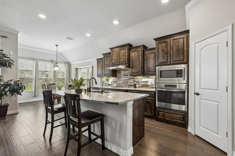 3935 Wind Cave Bend, Irving TX 75063 - Photo 8