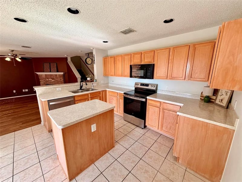 1313 Dakota Trail, Krum TX 76249 - Photo 8