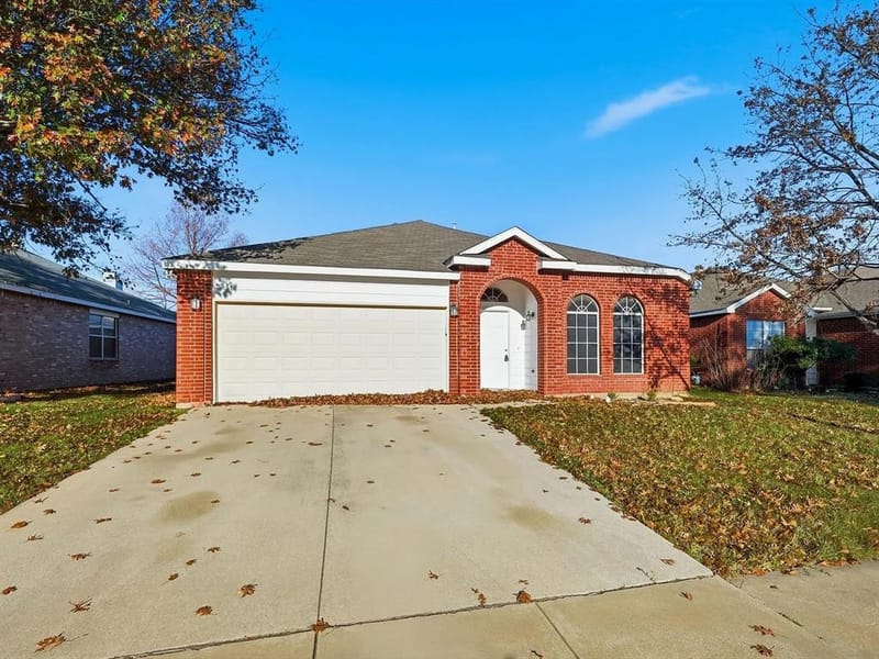 1048 Harriman Drive, Saginaw TX 76131