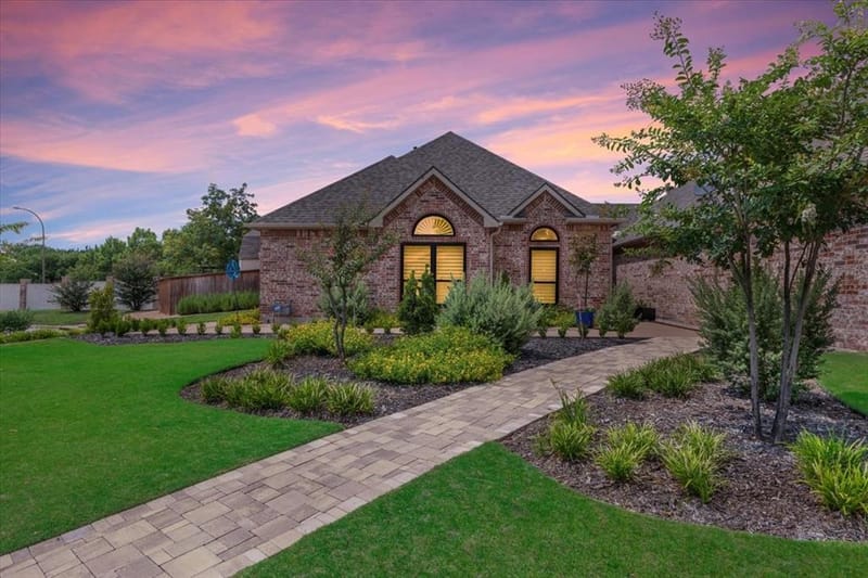2105 Norwood Lane, Arlington TX 76013
