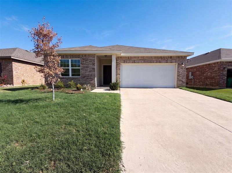 429 Starboard Drive, Crowley TX 76036