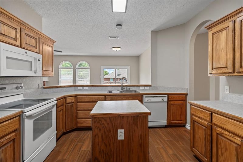 104 Bullava Court, Crowley TX 76036 - Photo 16