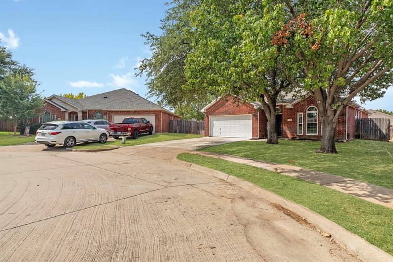 104 Bullava Court, Crowley TX 76036