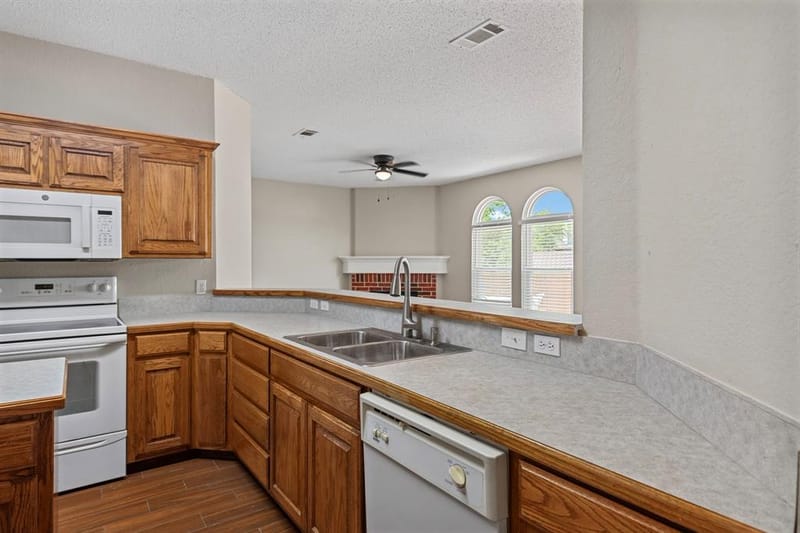 104 Bullava Court, Crowley TX 76036 - Photo 14