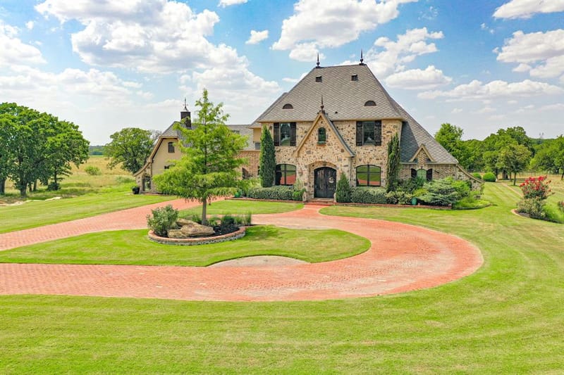 354 Ballpark Way, Jacksboro TX 76458