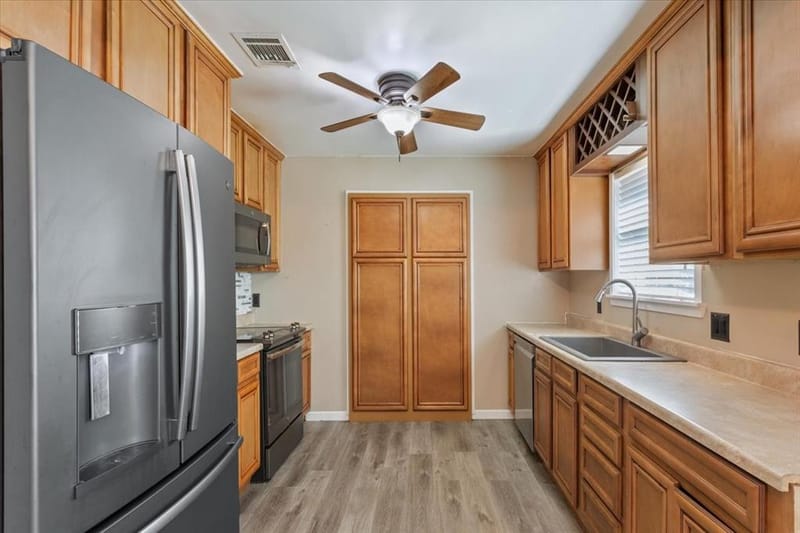 332 Bowie Lane, Hewitt TX 76643 - Photo 6