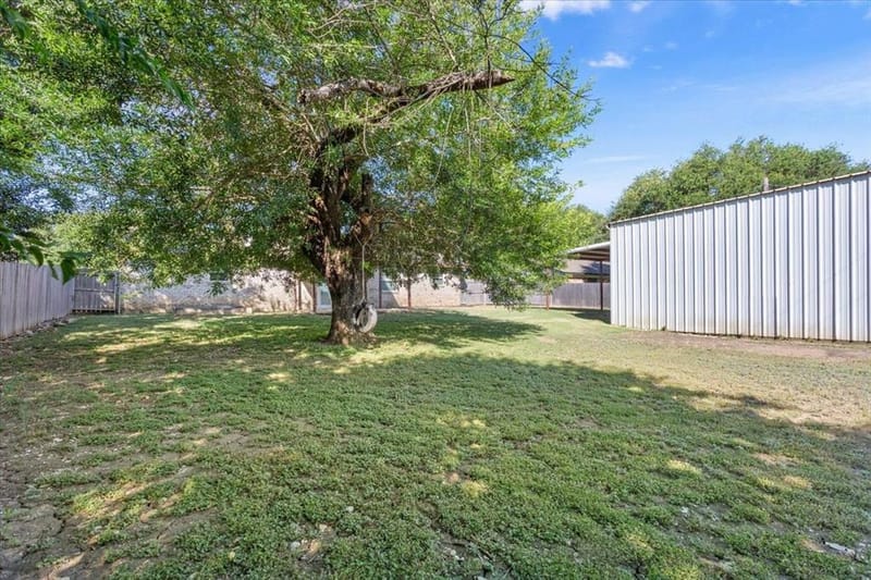 332 Bowie Lane, Hewitt TX 76643 - Photo 32