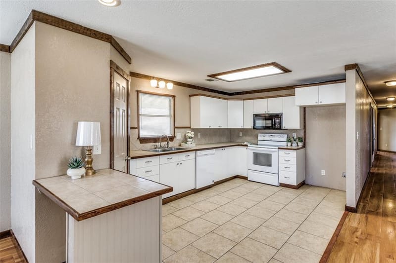 401 Ashwood Street, Azle TX 76020 - Photo 9