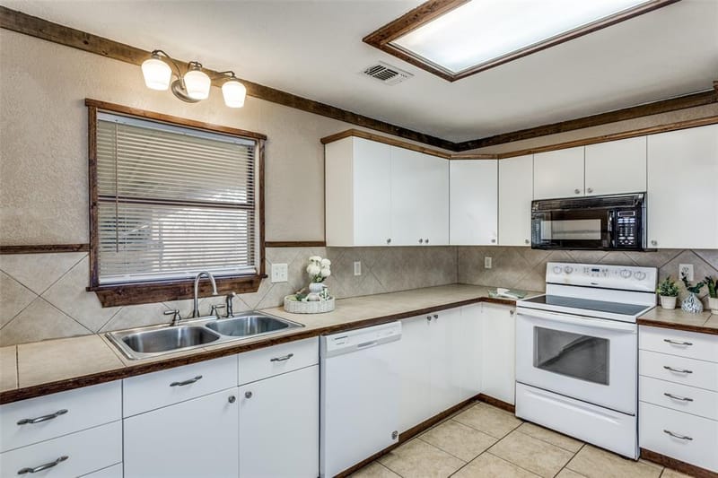 401 Ashwood Street, Azle TX 76020 - Photo 11