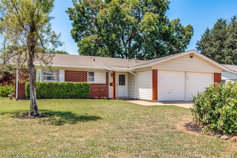 613 Whitener Road, Euless TX 76040 - Photo 2